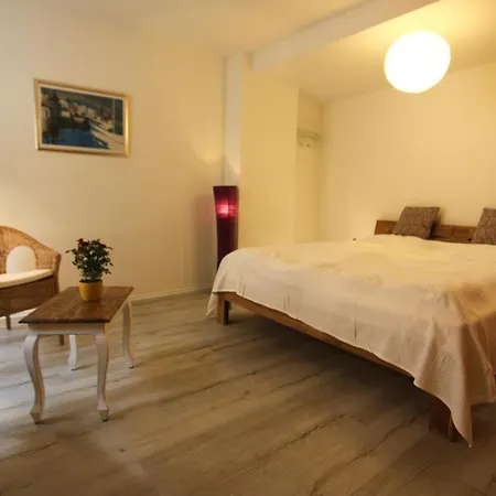 Daire Schoenes In Der Altstadt Von *